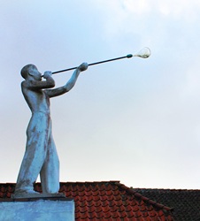 glaspuster_statue